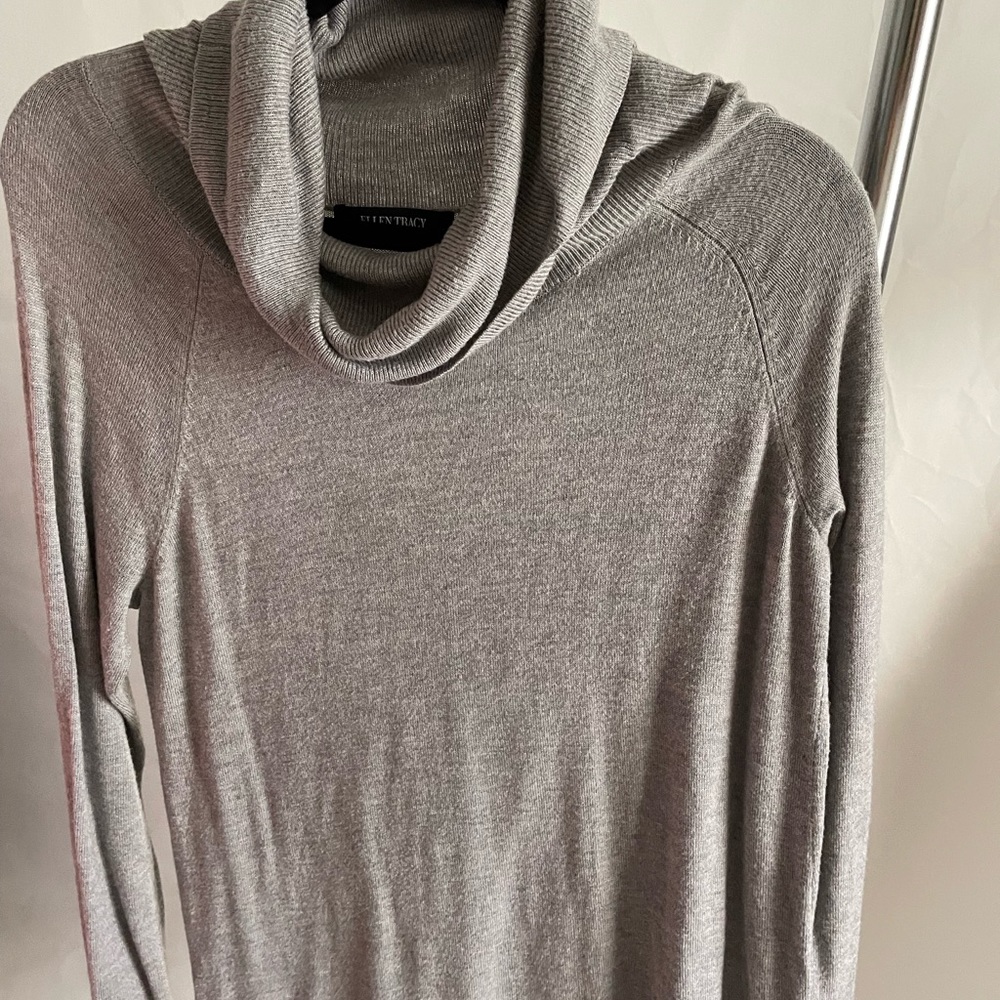 Women’s Large Ellen Tracy Gray Turtleneck Sweater.